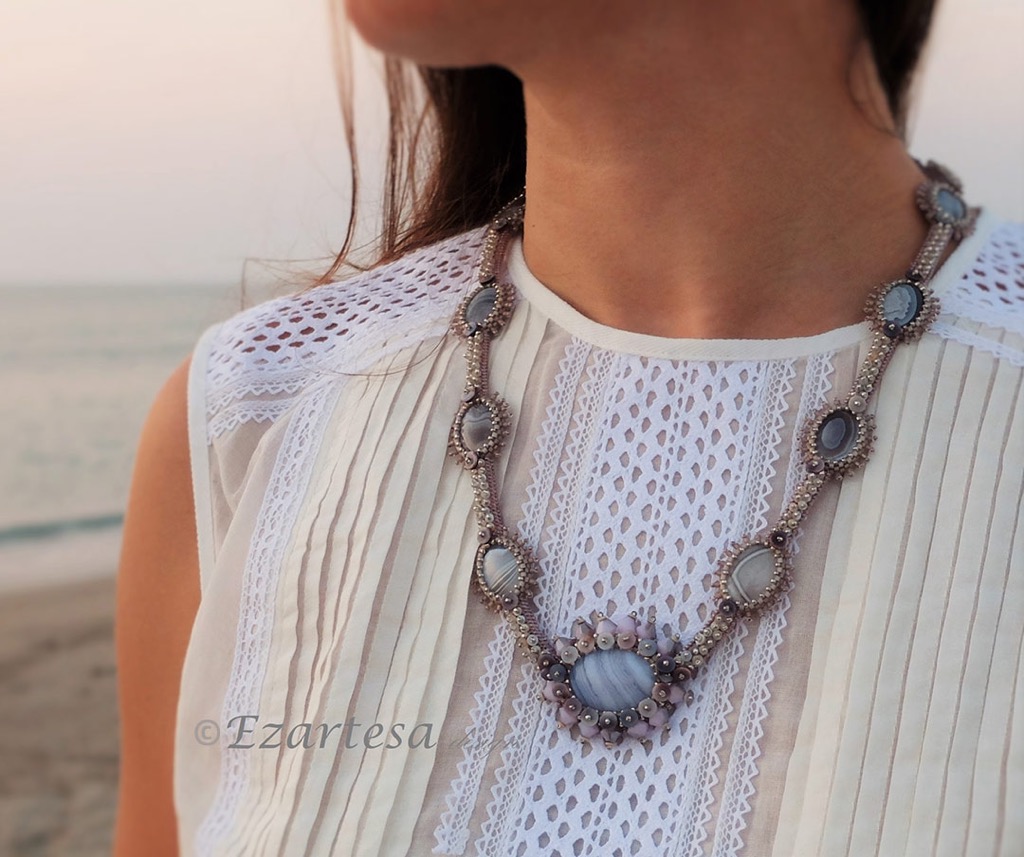 Blue lace agate is a gentle, calming crystal. It brings feelings of tranquility, to alleviate anger and tension. It helps to stimulate communication, and expression of one’s self. pisces-zodiac-sign-gemstone-blue-lace-agate-beaded-necklace-ezartesa