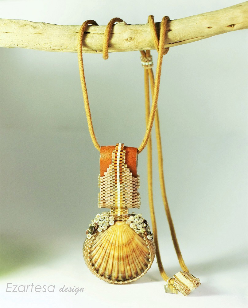 Sea shell beaded necklace, pendant with seed beads, Beachcomber Wellfleet by Ezartesa